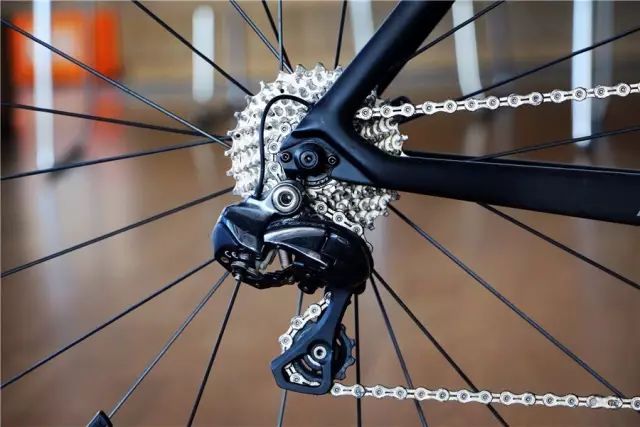 骑行碳碳的车架怎么样_碳座管对骑行_碳架骑行台