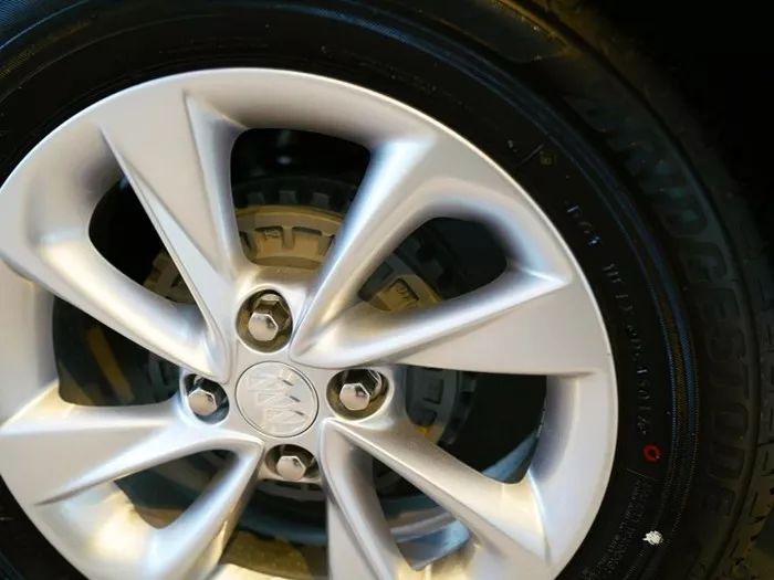 盘刹鼓刹外观区别_刹车盘和鼓刹有什么区别_刹车片盘刹和鼓刹有什么区别