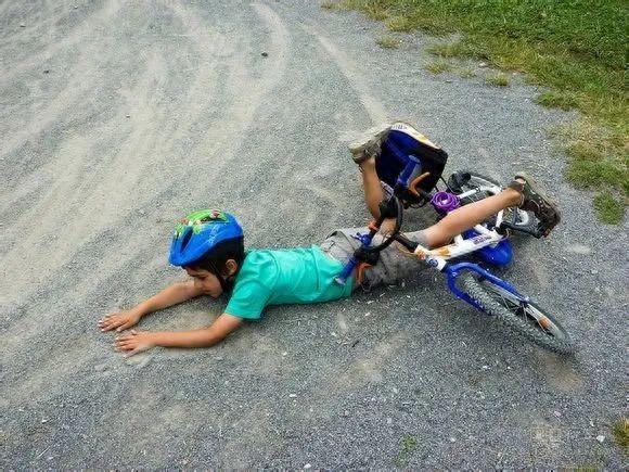 星空体育app下载入口 公路自行车技术 减速和入弯技巧