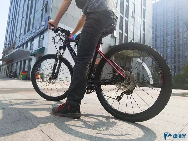 山地车前叉线控和肩控的区别_山地车前叉肩控还是线控_山地车肩控和线控图解