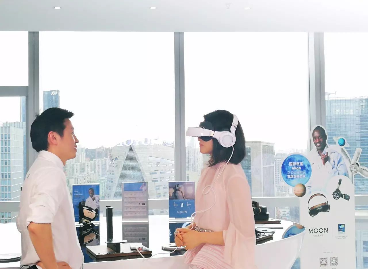 星空体育app官方下载 凤凰卫视《领航者》带您走进柔宇，二十多分钟只讲一件事……