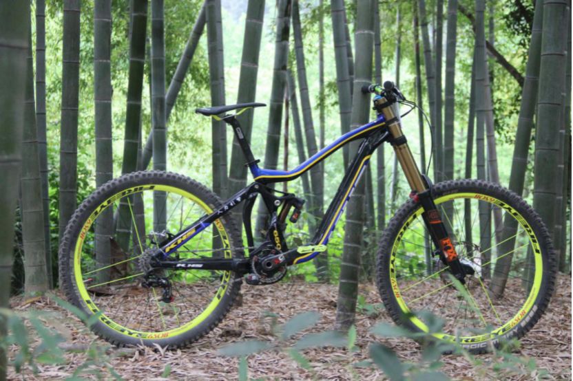 自行车赛道宣传标识_自行车赛道需要戴头盔吗_自行车xc赛道