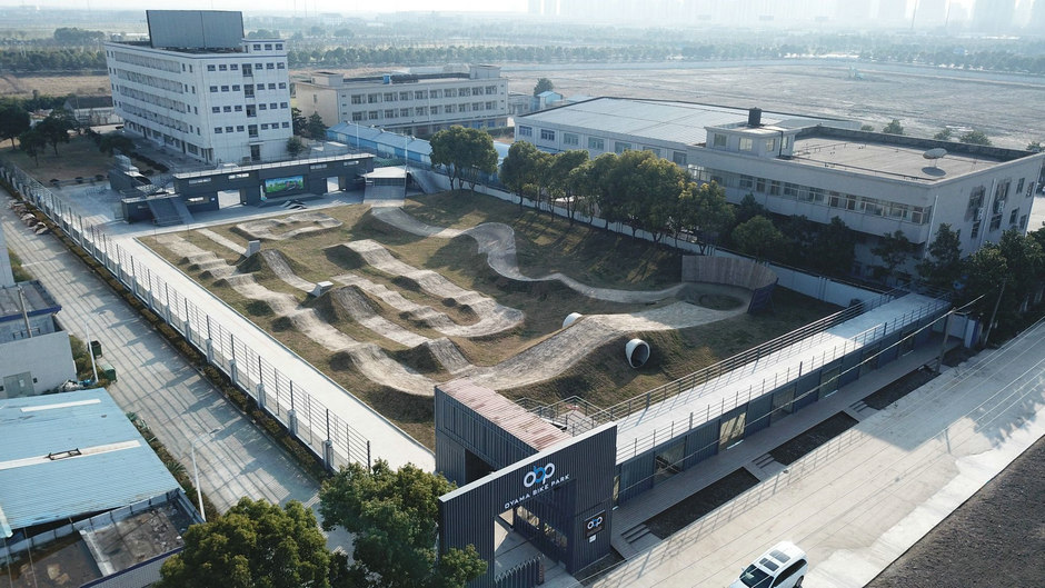 半岛·体育网站平台登陆 小熊车队力助欧亚马打造万平方米自行车运动基地