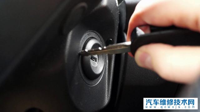 起动机是怎么工作的?起动机如何带动发动机的?