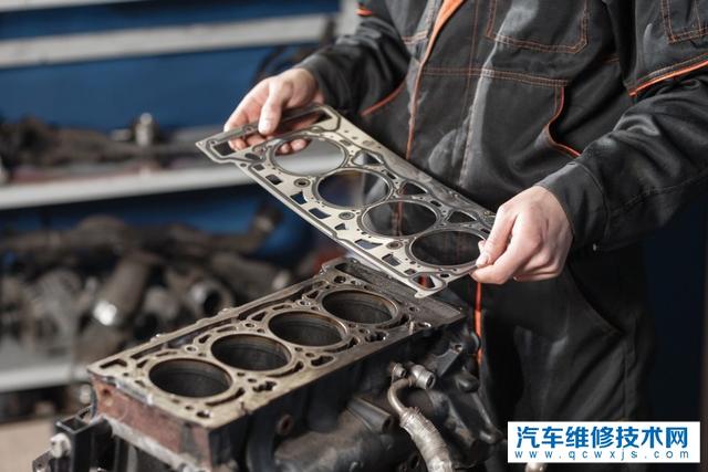 起动机是怎么工作的?起动机如何带动发动机的?