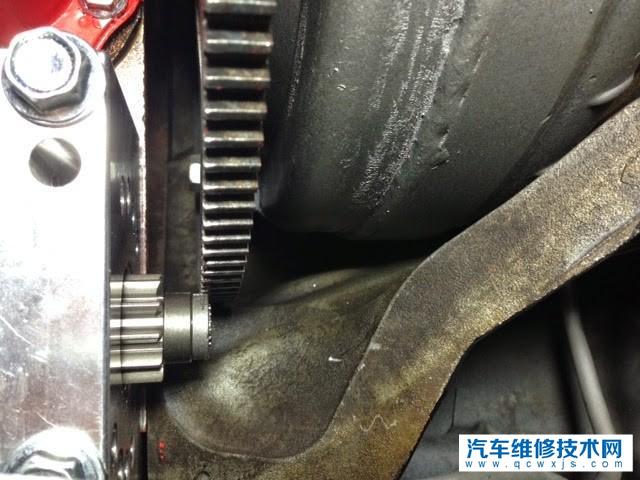 起动机是怎么工作的?起动机如何带动发动机的?