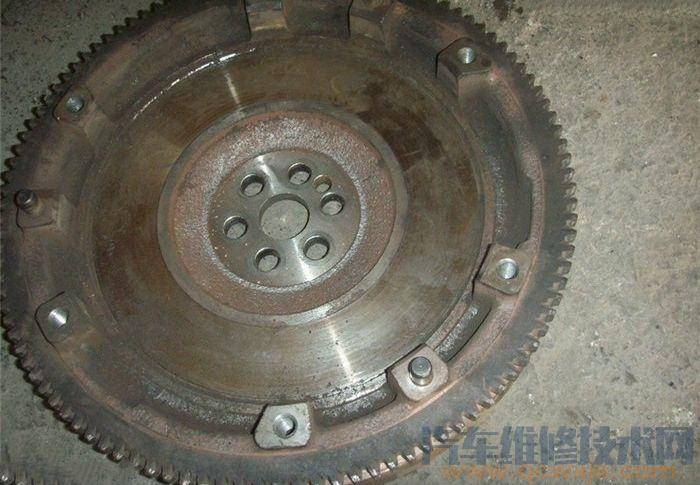 飞轮损伤及磨损原因检查和故障排除