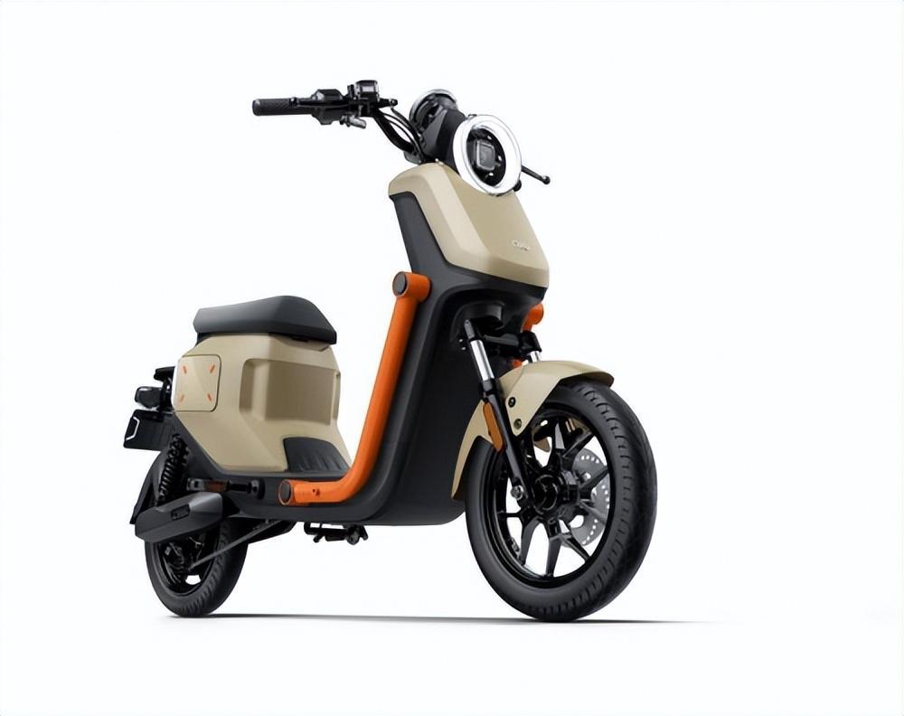 绿能电动车创始人_绿能最新电动车代言人_绿能电动车宣传片