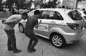 半岛·体育中国官方网 三高校设点租赁电动汽车 校内充电桩有望对外开放