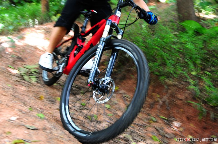 半岛·体育中国官方网 SR SUNTOUR全新27.5前叉“AURON”让你越来越快