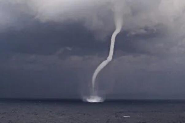 半岛·体育中国官方网 龙卷风的几种类型：4种(其中火龙卷比较罕见)