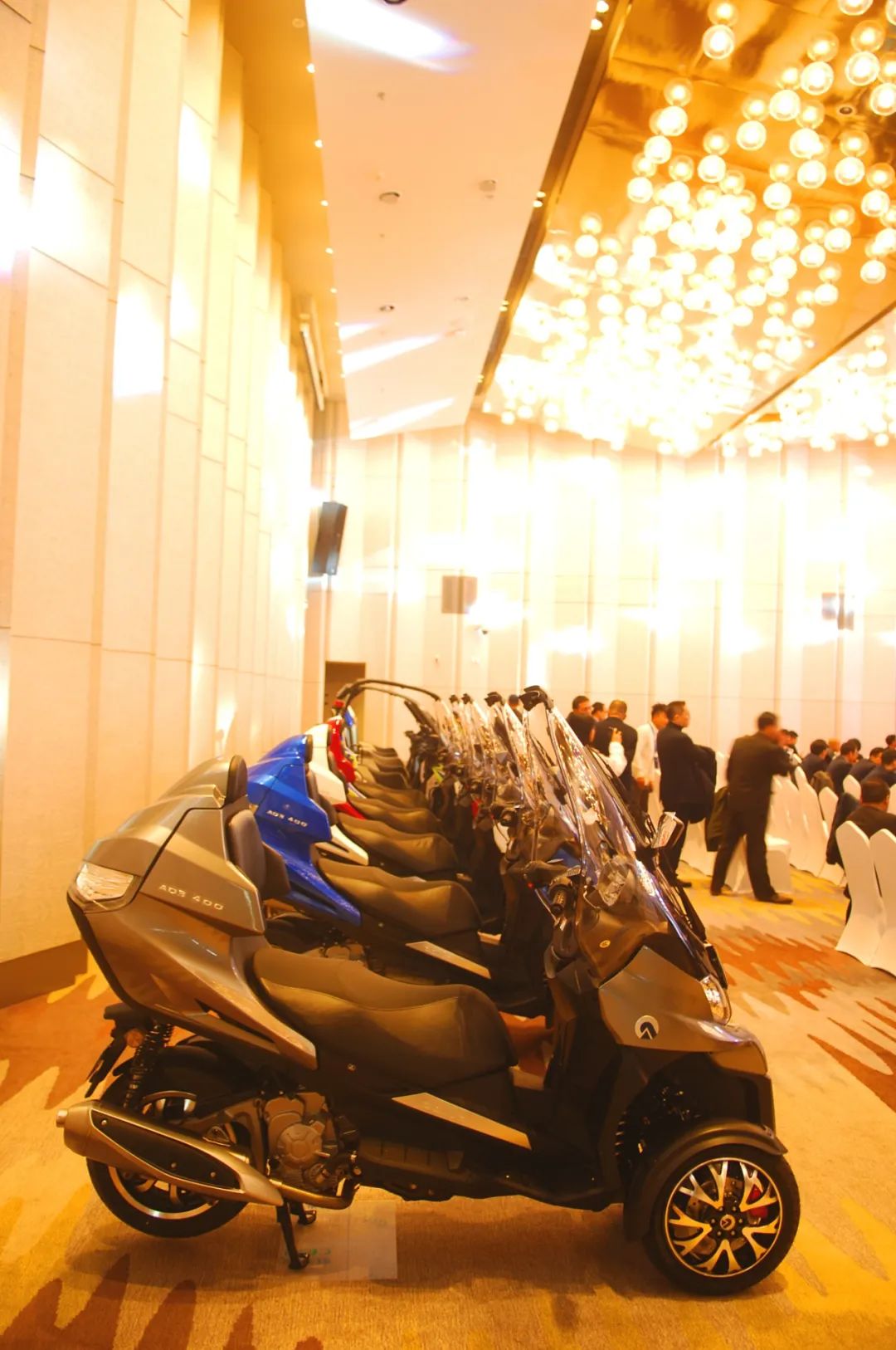 两轮平衡智能车图片_两轮平衡智能车有哪些_两轮自平衡智能车