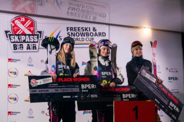 自行车女子运动员_自行车女运动员_女子自行车运动