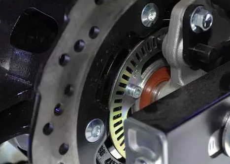 摩托鼓刹改碟刹安全吗_摩托车鼓刹改装碟刹_摩托车鼓刹改碟刹