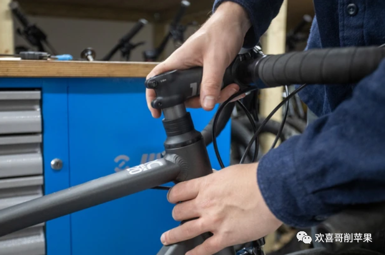 自行车前叉安装_自行车前叉安装视频教程_自行车安装前叉步骤