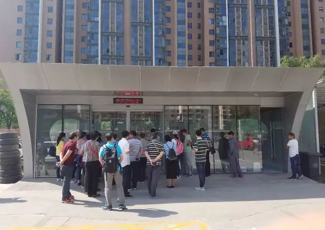 半岛·体育中国官方网 在北京，他们把一座智能立体车库沉到了地下！3个车位的面积，可以停40辆车！