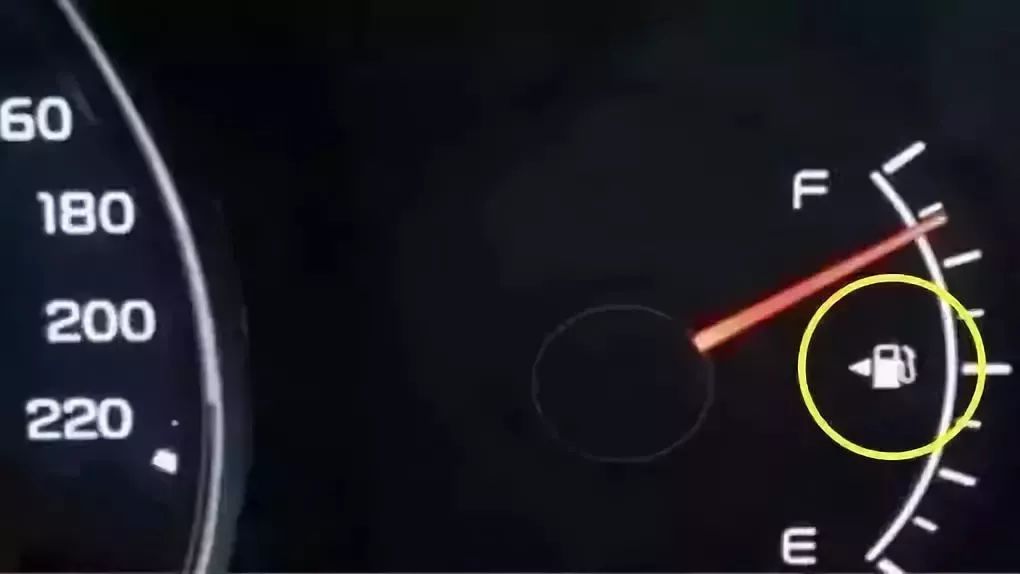 加油正确打火机方法图解_加油正确打火机方法视频_打火机加油正确方法