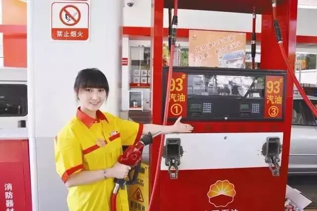 加油正确打火机方法图解_加油正确打火机方法视频_打火机加油正确方法