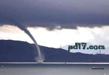 星空·体育中国官方网 盘点：龙卷风相似的奇观：火龙卷、水龙卷