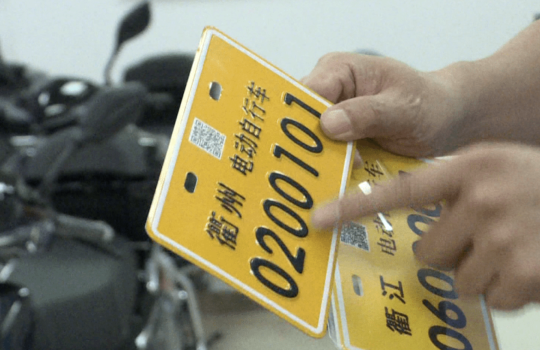 电瓶车绿源_绿色电动车怎么使用_绿源电动车白色