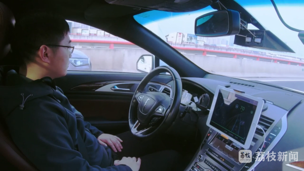 无人驾驶智能车比赛_无人驾驶智能车价格_无人驾驶智能车