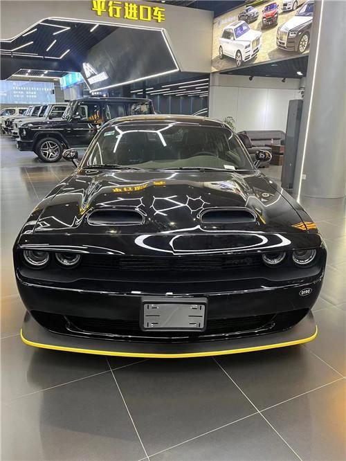 星空综合体育app下载 一台纯粹的速度机器 道奇挑战者地狱猫