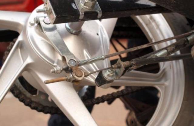 鼓刹和碟刹有什么区别_鼓刹碟刹区别_鼓刹和碟刹