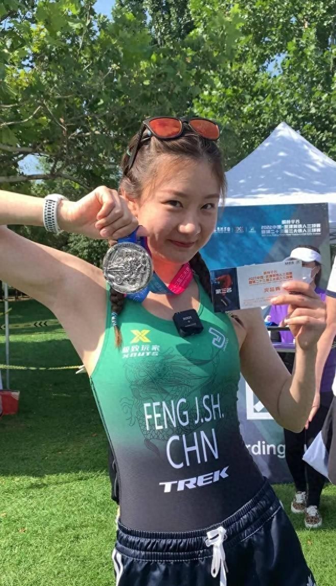 星空·综合体育官网入口 既有颜值又有实力铁人三项女运动员冯竟爽，美貌与身材备受关注