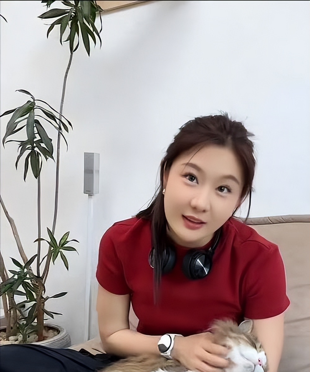 女自行车运动员_自行车运动员训练视频_女子自行车运动