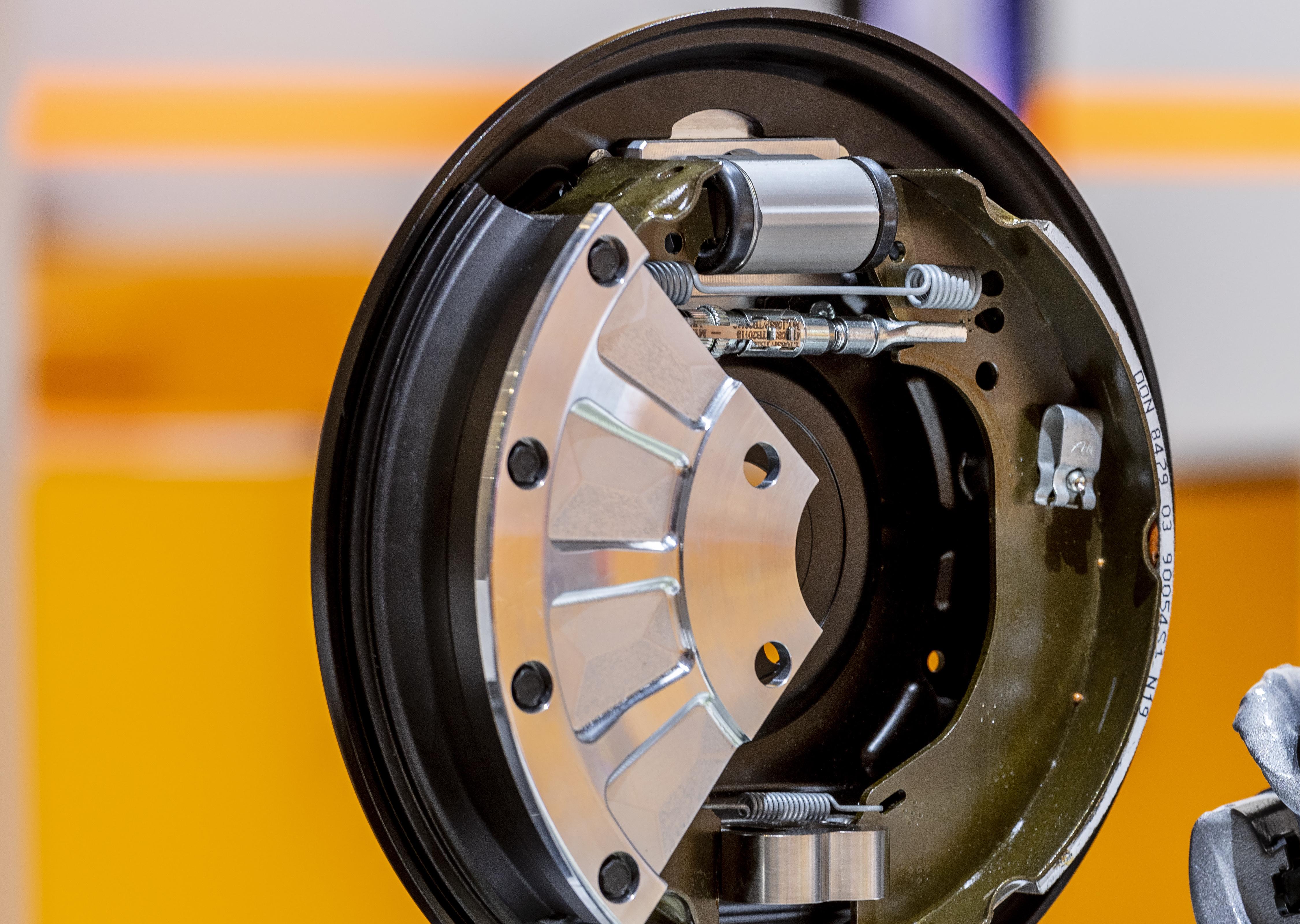 鼓刹碟刹哪个好_碟刹好还是鼓刹好_鼓刹碟刹外表怎么看