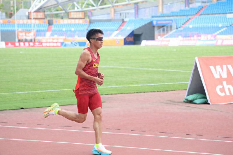 女自行车运动员_自行车运动员训练视频_女子自行车运动