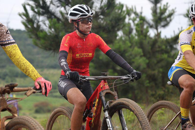 自行车运动员训练视频_女子自行车运动_女自行车运动员