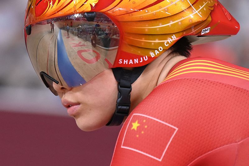 女自行车运动员_女子自行车运动_骑自行车的女运动员