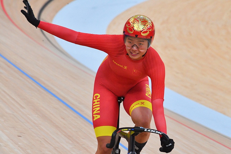 女自行车运动员_女子自行车运动_骑自行车的女运动员