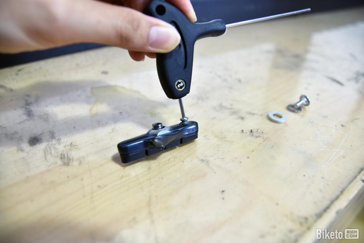 刹车座固定线怎么拆_刹车线固定座_刹车线固定扣