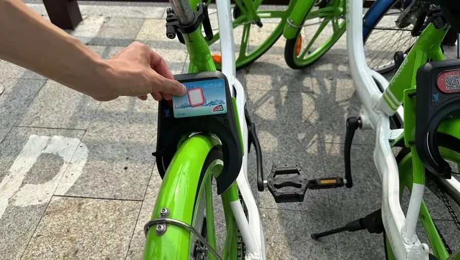 星空综合体育app下载 多地停止服务，公共自行车凉了？免费的优势，共享单车替代不了！
