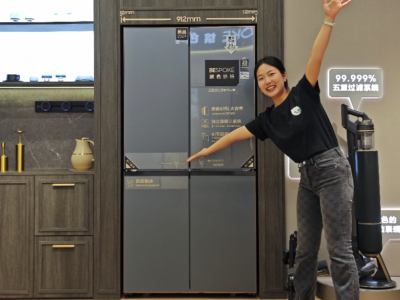 三星BESPOKE缤色铂格RF9000DC冰箱试用感受：外观雅致，内部设计巧妙，更添人工智能辅助功能。