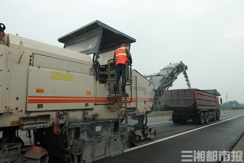 智能沥青洒布车_智能乳化沥青洒布车_智能沥青洒布车使用方法