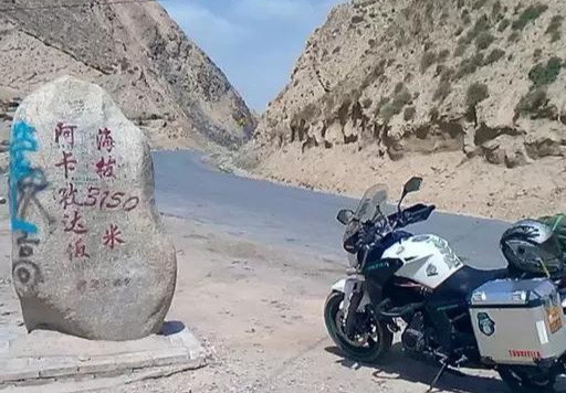 庞巴迪x3最高速_庞巴迪上高速_高速公路庞巴迪女骑士