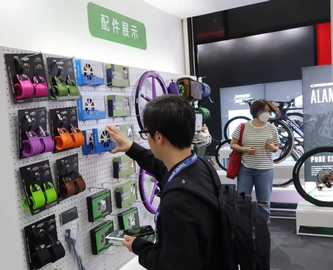 美国大行折叠车专卖店怎么样_2025台北国际自行车展 DAHON大行快车道技术_DAHON大行Vélodon A4公路车