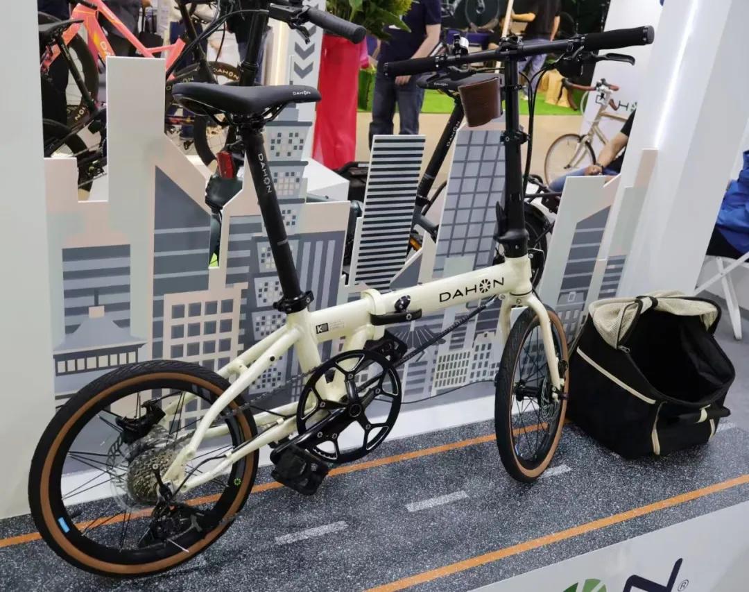 美国大行折叠车专卖店怎么样_DAHON大行Vélodon A4公路车_2025台北国际自行车展 DAHON大行快车道技术