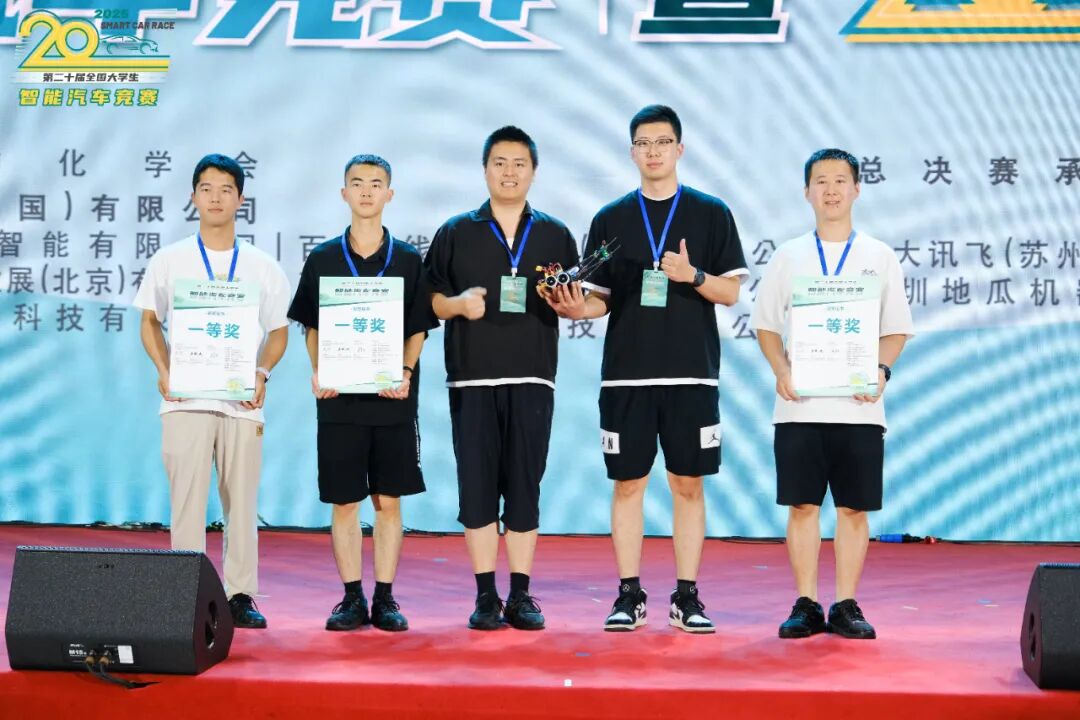 全国大学生智能汽车竞赛_恩智浦智能车大赛报道_强军战车团队