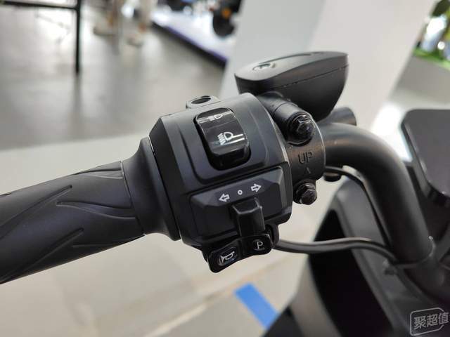 爱玛骠骑电动车_爱玛自行车好不好_爱玛电动车自行车