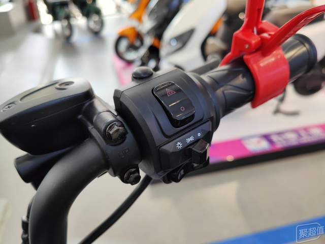 爱玛骠骑电动车_爱玛电动车自行车_爱玛自行车好不好