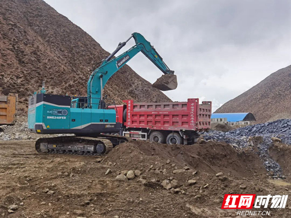 山河挖掘作业智能提车机怎么用_山河智能挖掘机提车作业_山河智能挖掘机价格查询