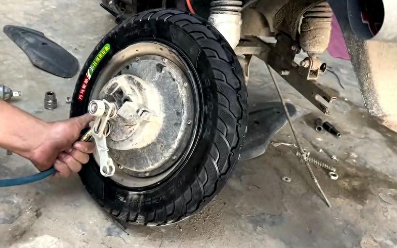 电动车轮胎更换方法_电动车换个前叉多少钱_电动车轮胎更换条件