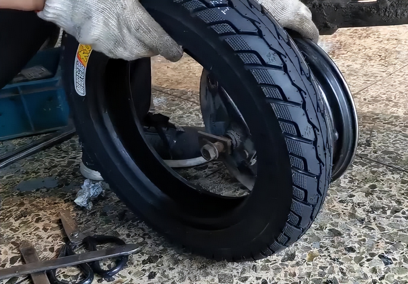 电动车换个前叉多少钱_电动车轮胎更换方法_电动车轮胎更换条件