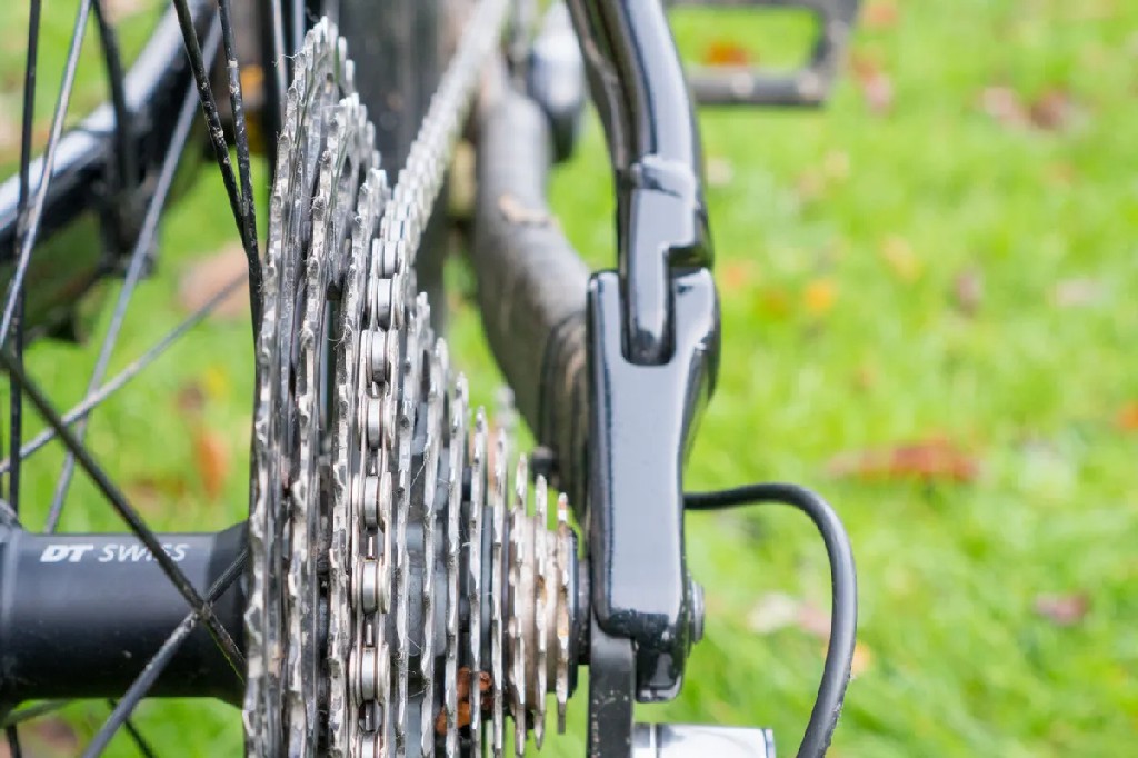 自行车部件名称详解_车架材质与结构_自行车车架结构