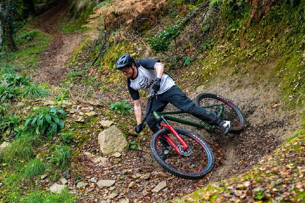 车架材质与结构_自行车车架结构_自行车部件名称详解