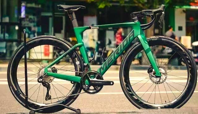 瑞克多系列2025年款全解读：为速度而生的顶级至入门车型推荐-有驾